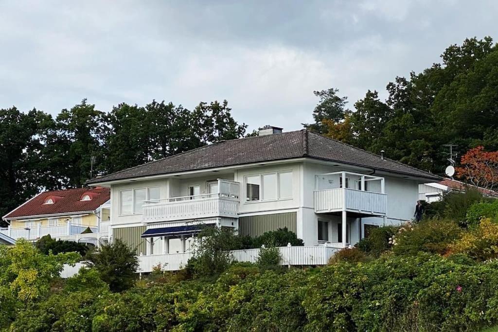 Apartment Right Next To The Golf Course And With The Ocean Just Around The Corner Ljungskile Luaran gambar