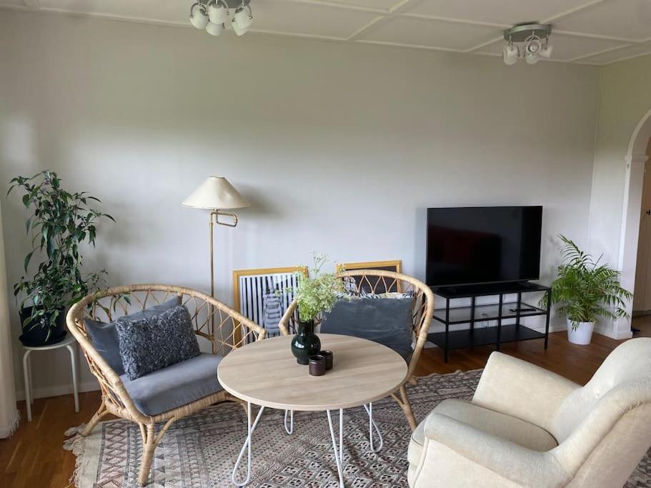 Apartment Right Next To The Golf Course And With The Ocean Just Around The Corner Ljungskile Luaran gambar