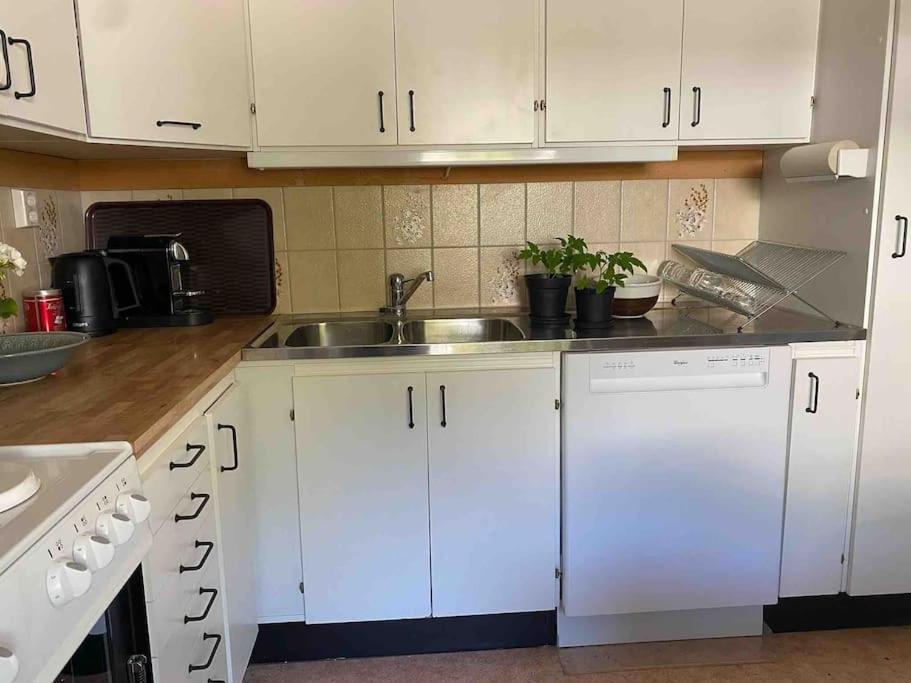 Apartment Right Next To The Golf Course And With The Ocean Just Around The Corner Ljungskile Luaran gambar